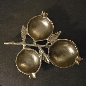 ⚠️⚠️⚠️ SOLD⚠️⚠️⚠️Pomegranate Decorative Serving Dish